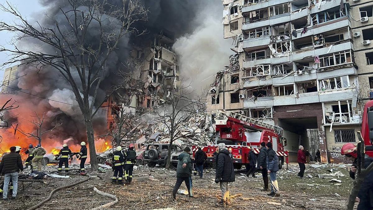 Deset mrtvých, desítky zraněných. Rusko ze vzduchu raketami ničí Ukrajinu